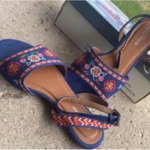 Brand new only tried on and walked at home - Picture 4 of 4